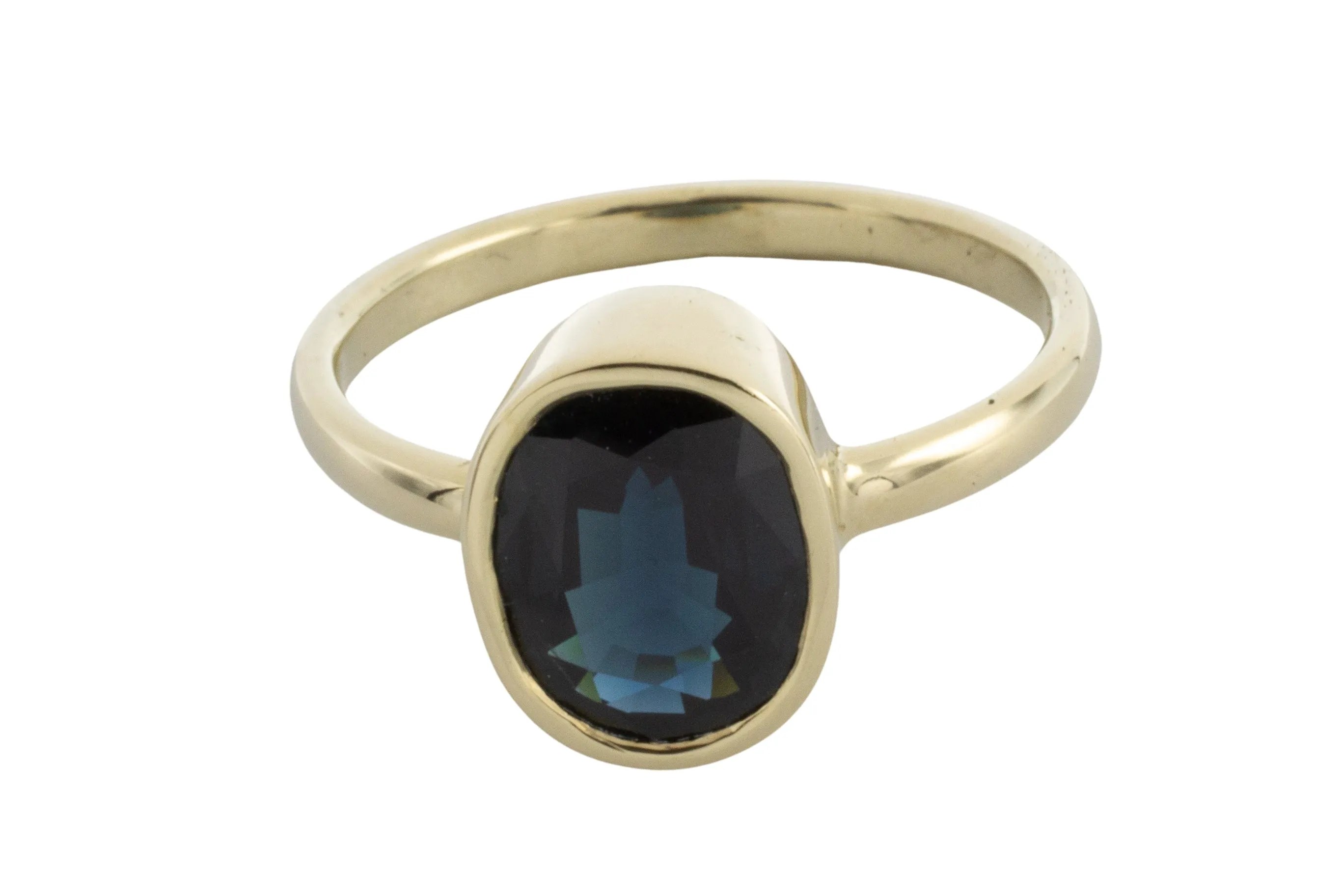 Sapphire ring in 14 carat gold